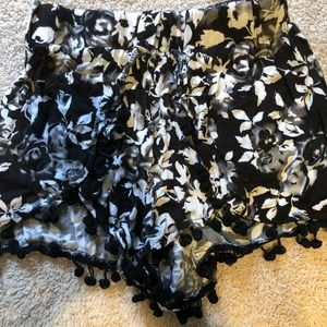 Floral loose shorts